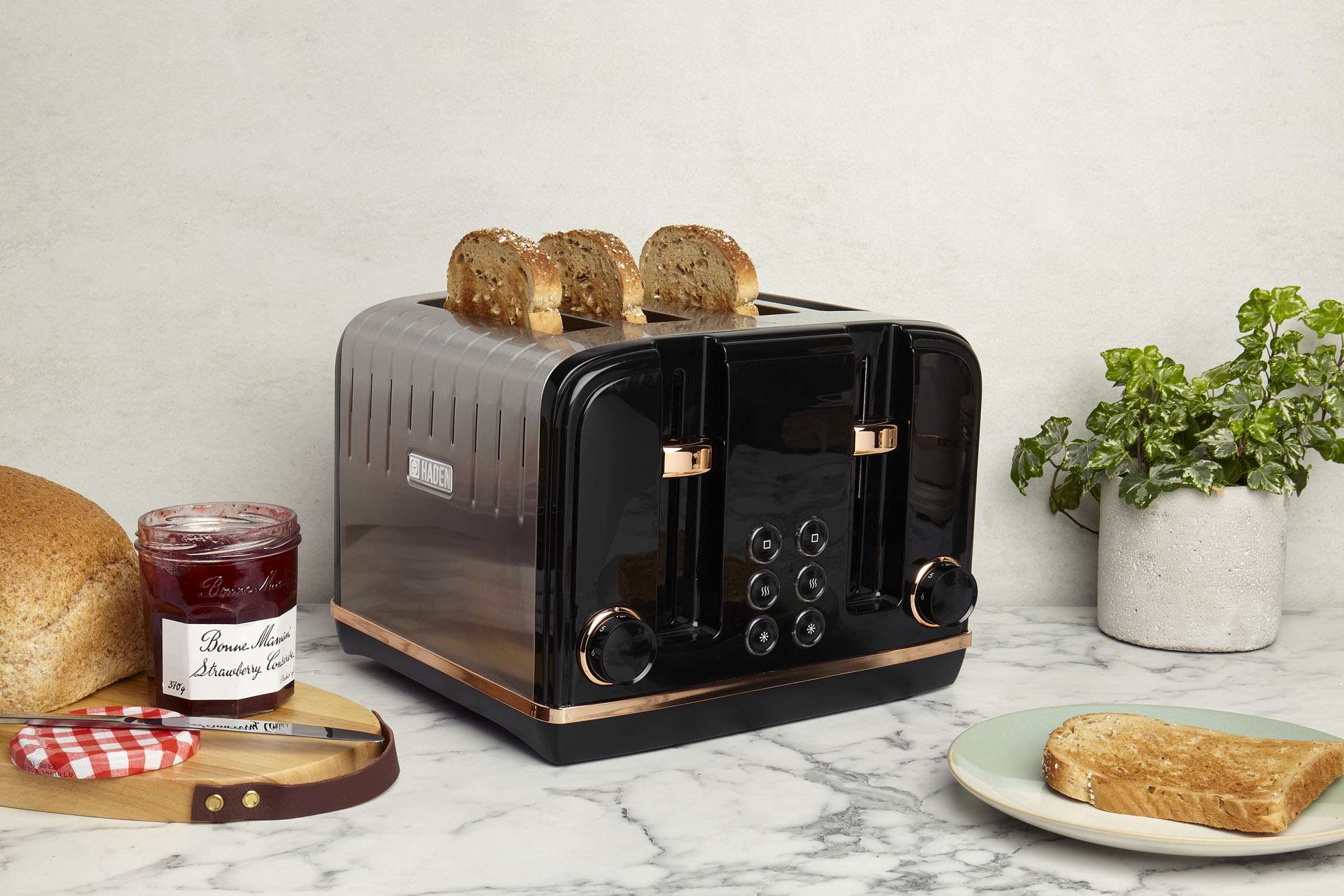 HADEN Salcombe Black & Copper 4 Slice Toaster 3 Haden Salcombe 4 Slice Toaster, Black and Copper