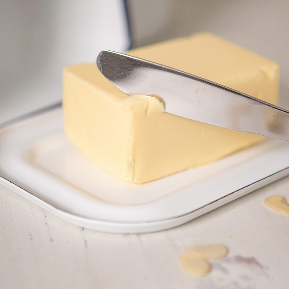 Enamel Butter Dish with Lid 18.5 x 10cm, White with Blue Rim