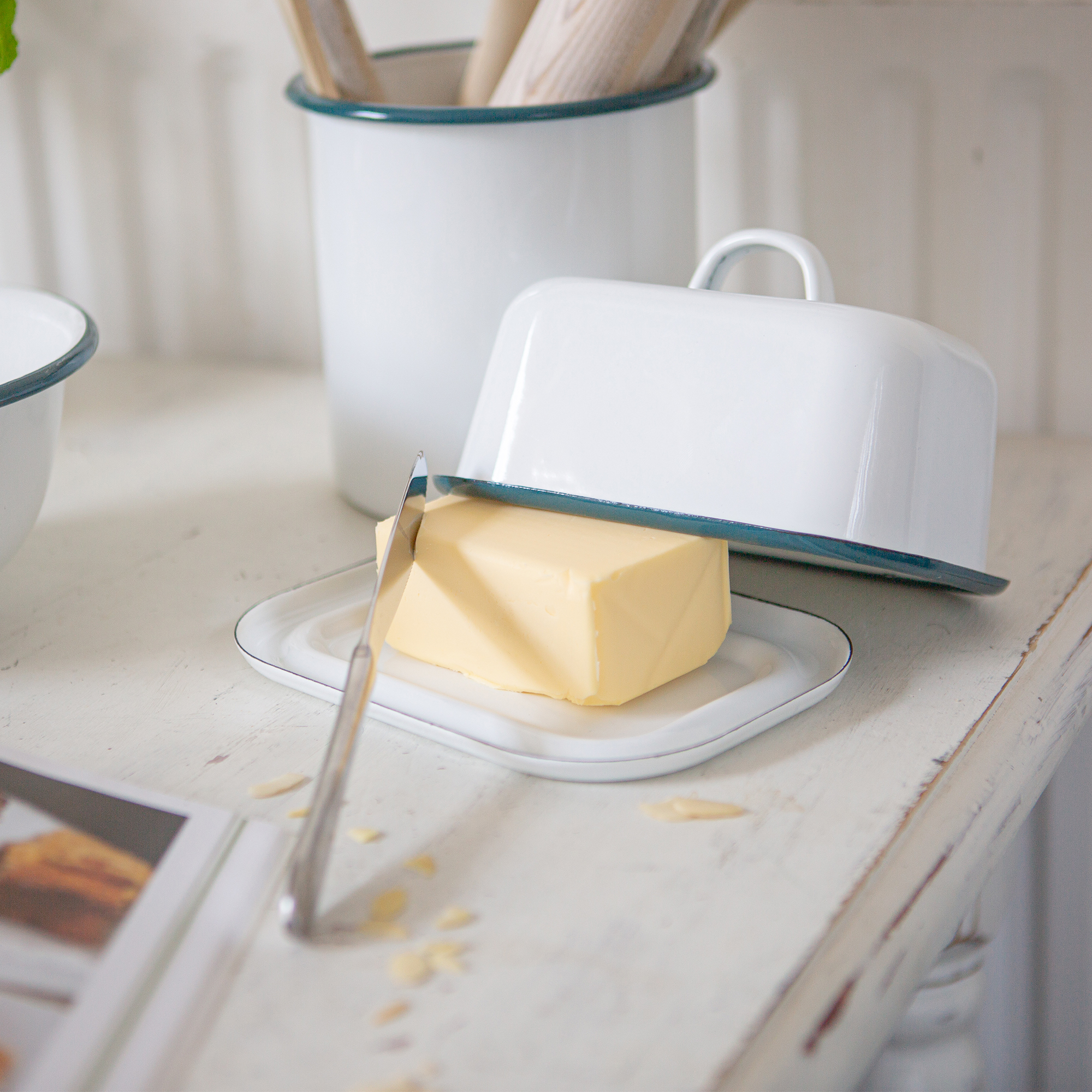 Rinkit Enamel Butter Dish - White/Green 1 Enamel Butter Dish with Lid 18.5 x 10cm, White with Green Rim